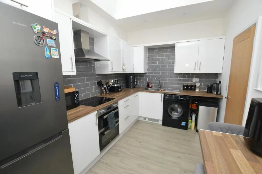 Spacious 2-Bed - Hospital & City Nearby Parking Pet Friendly Exeter 0*,  United Kingdom