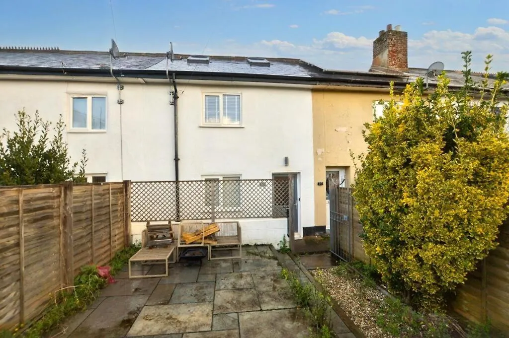 Apartment Spacious 2-Bed - Hospital & City Nearby Parking Pet Friendly Exeter