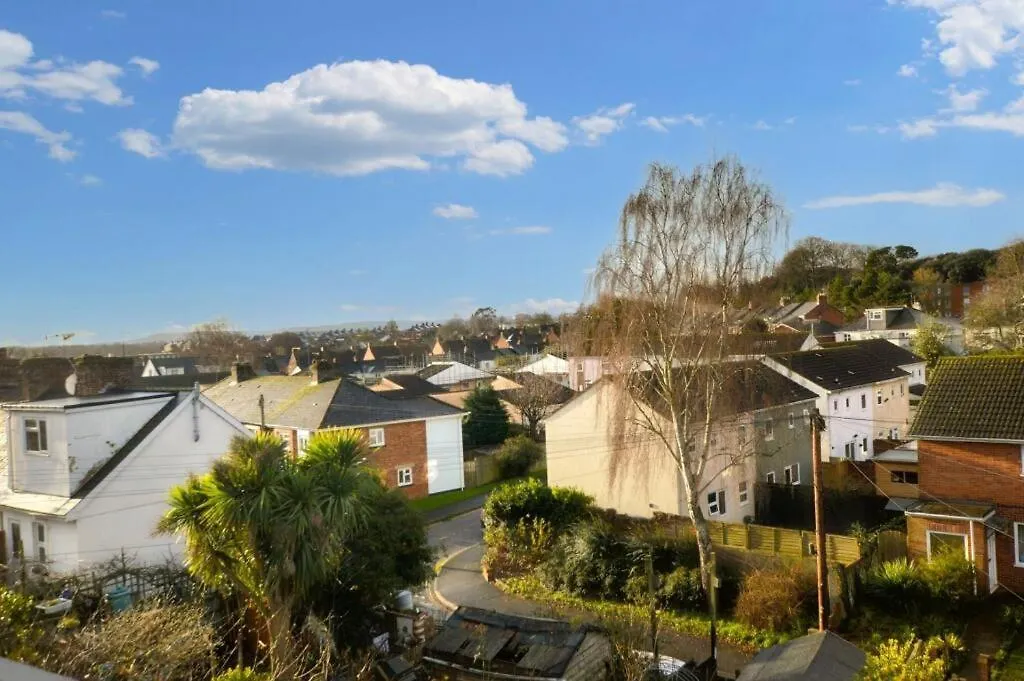 Spacious 2-Bed - Hospital & City Nearby Parking Pet Friendly Exeter Apartment